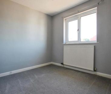 A lovely three bedroom family home offered on an unfurnished basis ... - Photo 4