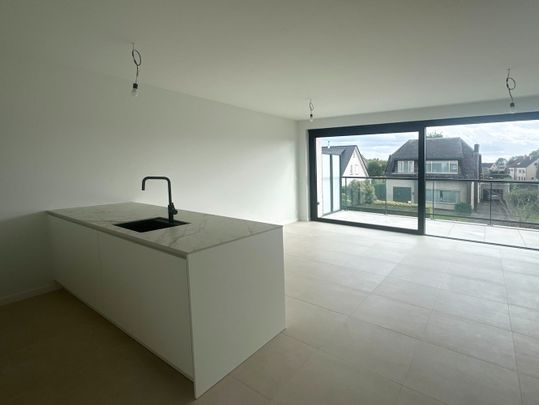 Modern appartement met 2 slaapkamers, groot terras & autostaanplaats in Lint! - Foto 1