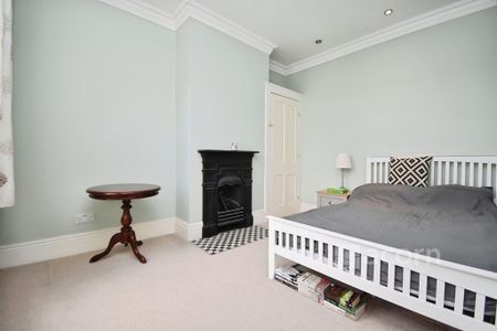 3 bedroom terraced house to rent - Photo 4