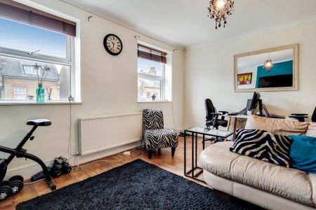 2 bedroom flat to rent - Photo 2