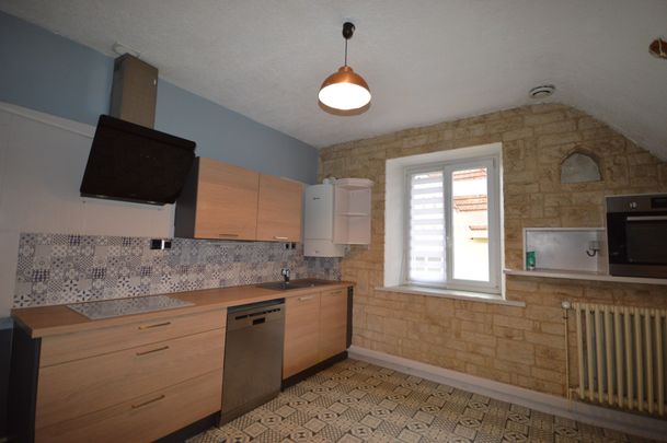 Location Appartement 4 pièces 93m² BART 25420 - Photo 1