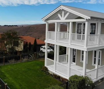 Cape Cod inspired house with panoramic sea views - Photo 3