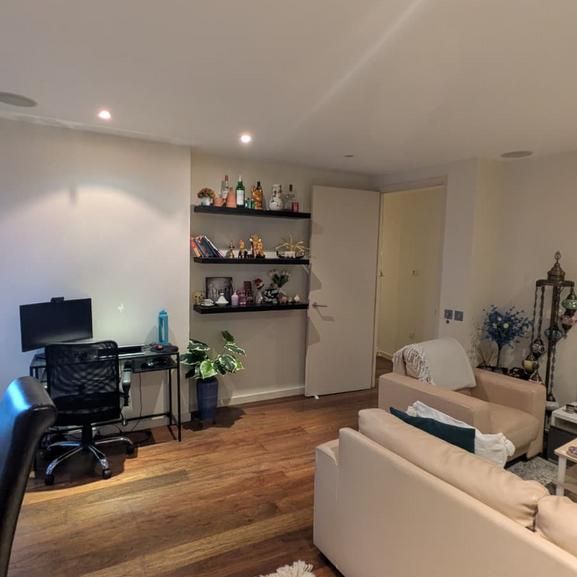 1 bedroom in a flat share to rent - Photo 1