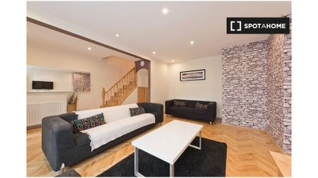 4-Bedroom Apartment for rent in Clonsilla, Dublin - Photo 2