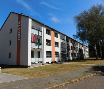 Sehr schöne, bezugsfertige 3-Zimmerwohnung im 2. OG mit Balkon in r... - Photo 1