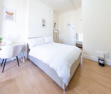 Fortess Road, London - Photo 3