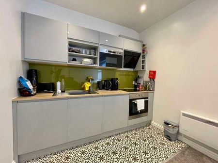 Luxury Bed Flat // Sept, LN2 - Photo 4