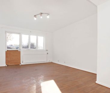 Guide Price £2,000 pcm - Available Now - Unfurnished - Photo 1