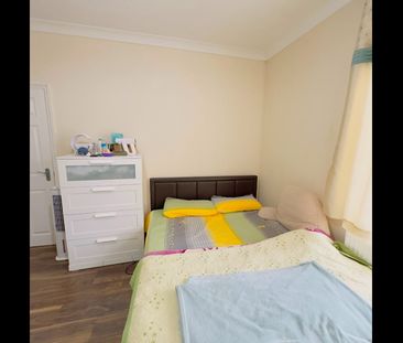 Room in a Shared House, Richmond Road, IG1 - Photo 2