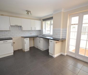 3 bedroom semi-detached house to rent - Photo 6