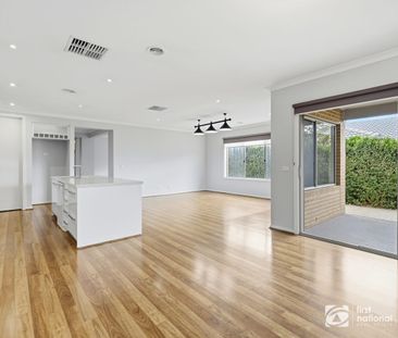 Spacious Family Home in Prime Location! - Photo 1