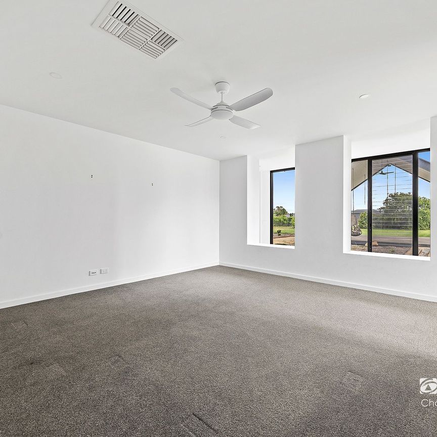 Timeless Design Meets Curated Luxury - Just 5km from Echuca - Photo 1