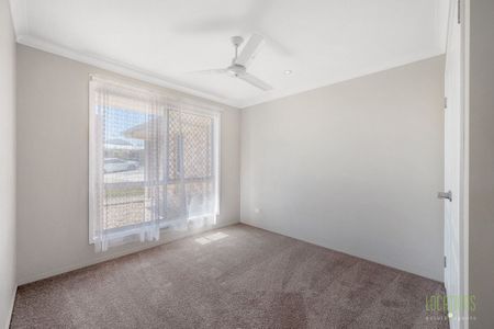 NEW AUCKLAND BEAUTY WITH MEDIA ROOM! - Photo 4