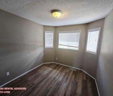 GREAT 3 BED, 4 BATH, 2 STOREY SINGLE FAMILY HOME W/ A DBL ATTACHED ... - Photo 1