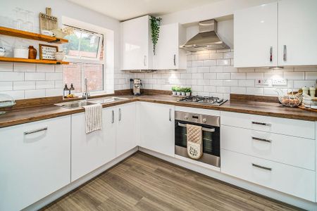3 bedroom semi-detached house to rent - Photo 5