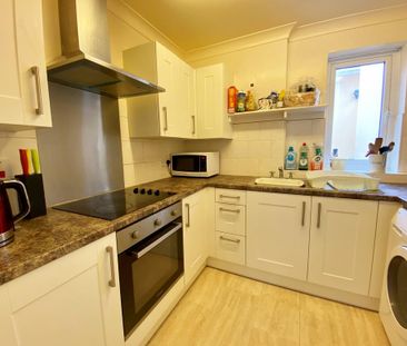 1 bedroom in a house share to rent - Photo 5