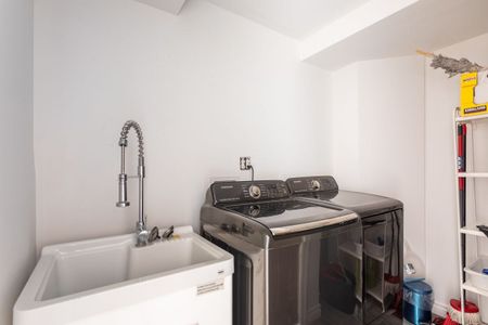 For Lease - 5047 Kempling Lane, Burlington, Ontario - Photo 2