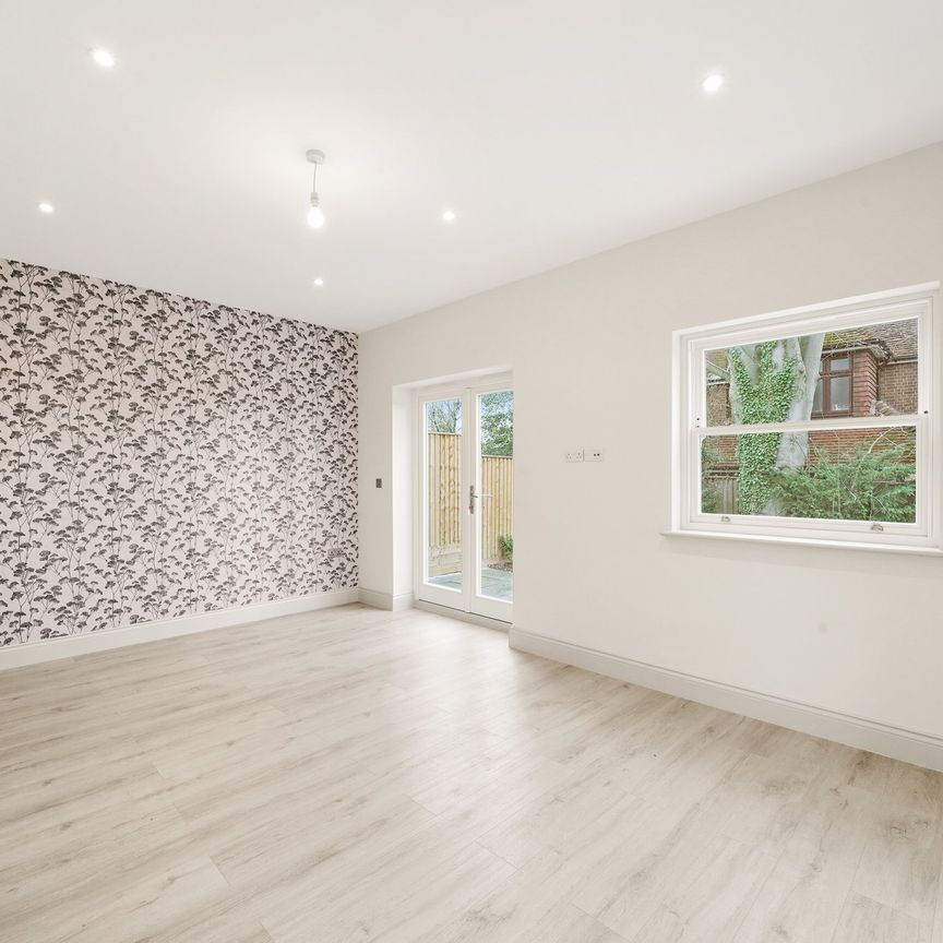 Riefield Road, London - Photo 1