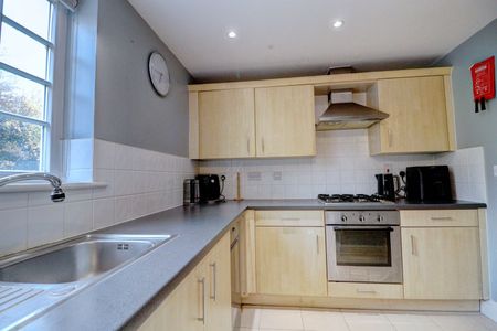 2 bedroom flat to rent - Photo 2