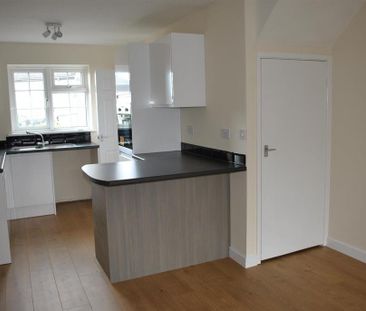 2 bedroom end of terrace house to rent - Photo 4