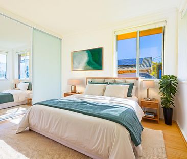 Oversized 4 bedroom Family Home With Large Yard - Photo 4