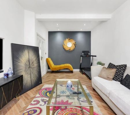 6 Bed End Terrace, Neville Road, E7 - Photo 2