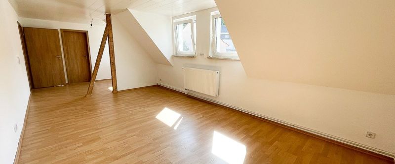 Frisch saniert – Dachgeschosswohnung auf dem Eichert zu vermieten - Photo 1
