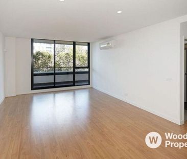 Large Two Bedroom Apartment In Fantastic Location!!! - Photo 1