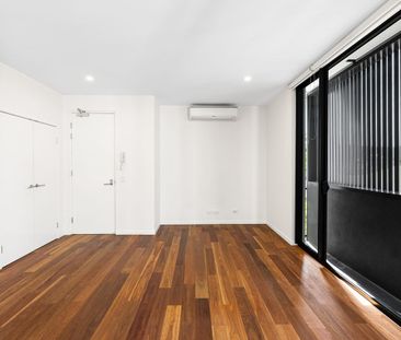 Stunning Elevated 3 Bedroom Open Plan Apartment - Photo 3