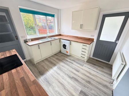 3 bedroom semi-detached house to rent - Photo 5