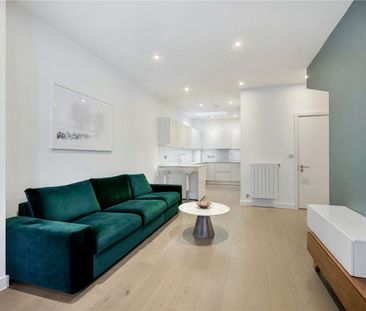 Welcome to this beautifully presented three-bedroom townhouse, idea... - Photo 5