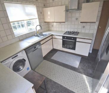 4 bedroom detached house to rent - Photo 3