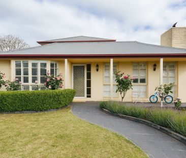 Spacious Family Living with Solar & Large Workshop - Photo 4