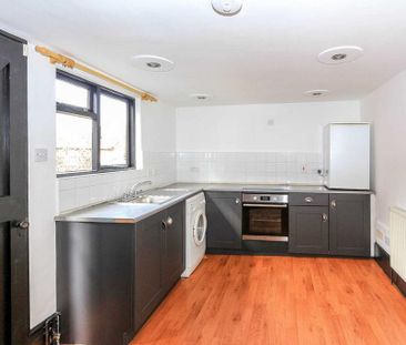 2 bedroom maisonette to rent - Photo 4