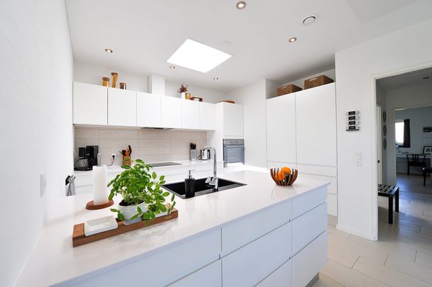 Lyst rækkehus med moderne indretning er nu til leje i attraktivt boligområde i Viborg - Photo 1