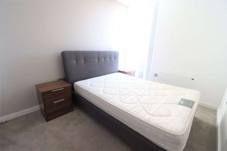 Fully Furnished Three Double Bedroom, Two Bathroom dual aspect Apartment with an Allocated Parking space on the 24th floor of One Regent. - Photo 5