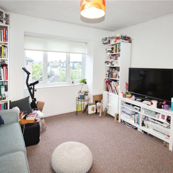 Peartree Avenue, London, SW17 0JG - Photo 1