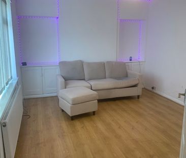 3 Bed Semi-Detached House, Beechdale Roaf, NG8 - Photo 3