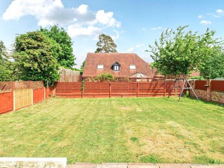 Manor Road, Sherborne St. John, Basingstoke, Hampshire, RG24 - Photo 4