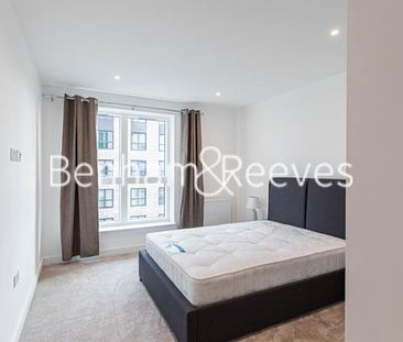 1 Bedroom flat to rent in Greenleaf Walk, Southall, UB1 - Photo 5