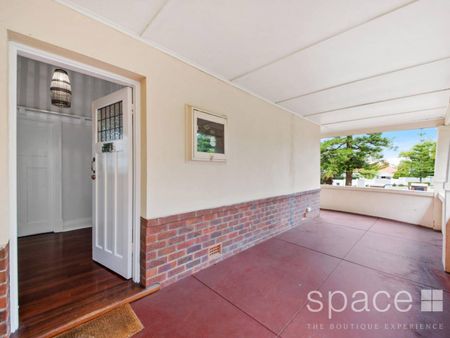 CHARMING CHARACTER HOME IN COTTESLOE - Photo 3