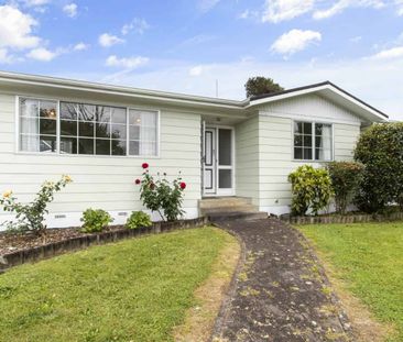 Spacious Family Home in a Sought-After Location - Photo 1