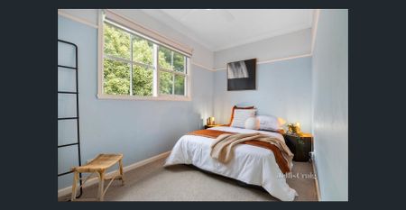 Charming weatherboard home in leafy Tintern precinct - Photo 4