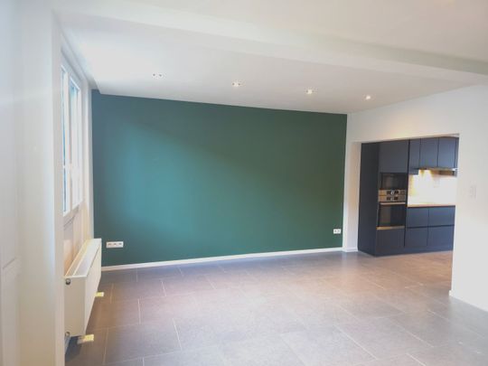 Volledig gerenoveerde beletagewoning op toplocatie in Aalst! - Photo 1