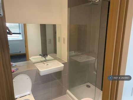 2 bedroom flat to rent - Photo 5