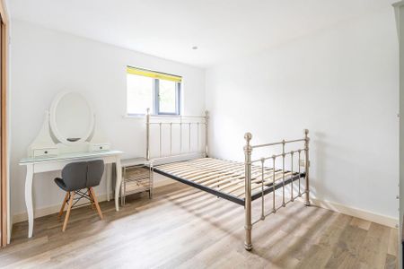 2 bedroom ground floor flat to rent - Photo 2
