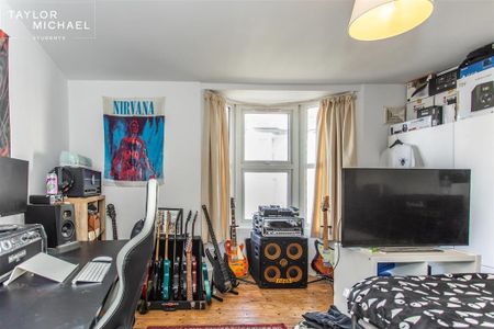 4 bedroom terraced house to rent - Photo 5