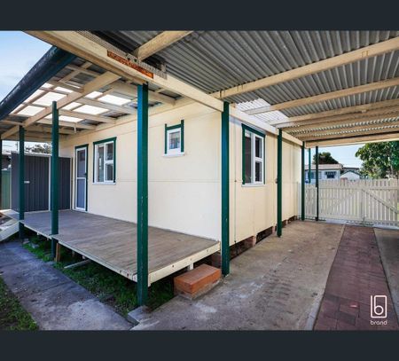 11 Wallis Avenue, Canton Beach, NSW 2263 - Photo 3