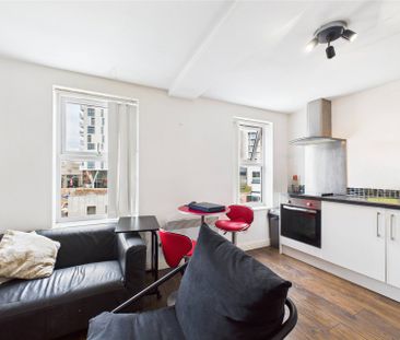 1 bedroom Flat in Queen Street, Maidenhead - Photo 1