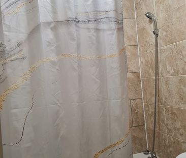 Room in a Shared House, Roman Road, E6 - Photo 5